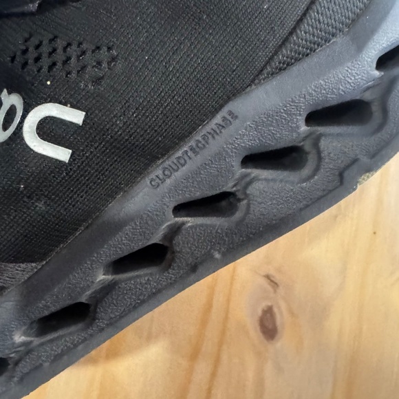 Women’s size 9 ON Cloudsurfer Black - Picture 4 of 6